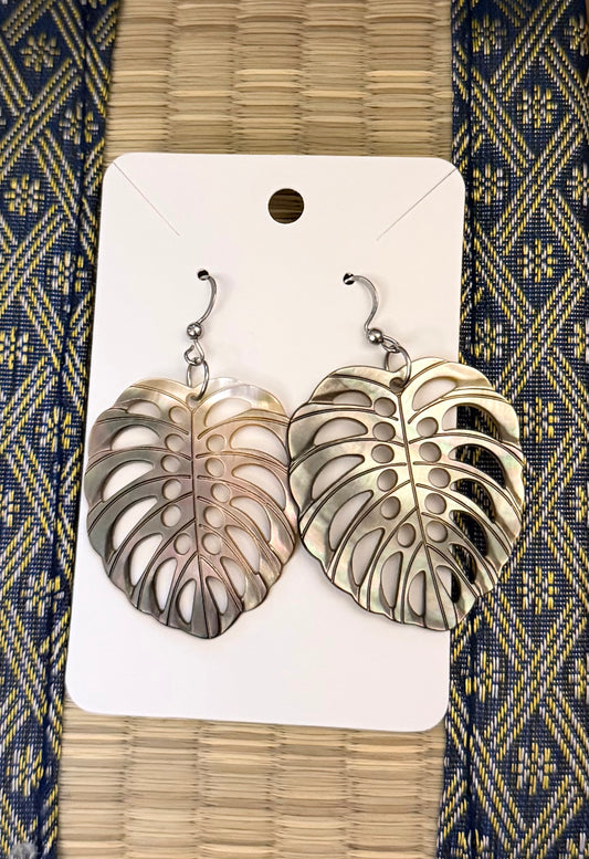 Black Shell Flower Earrings