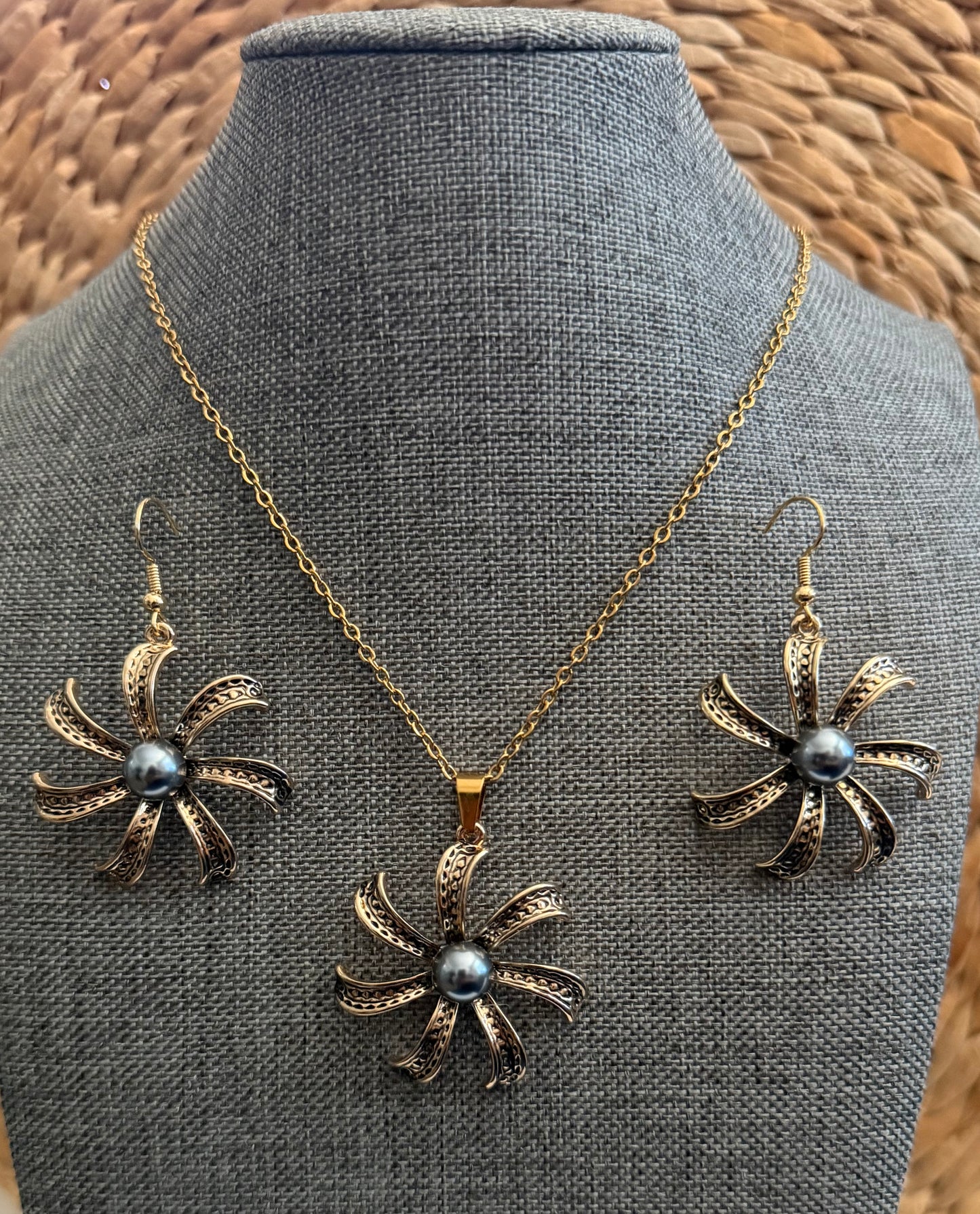 Maori Tiare Flower Jewelry Set