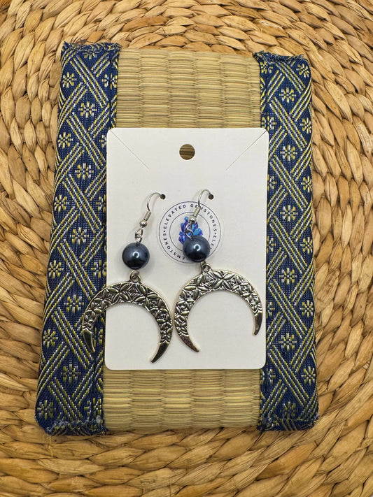 Clover Tribal Crescent Shell Earring