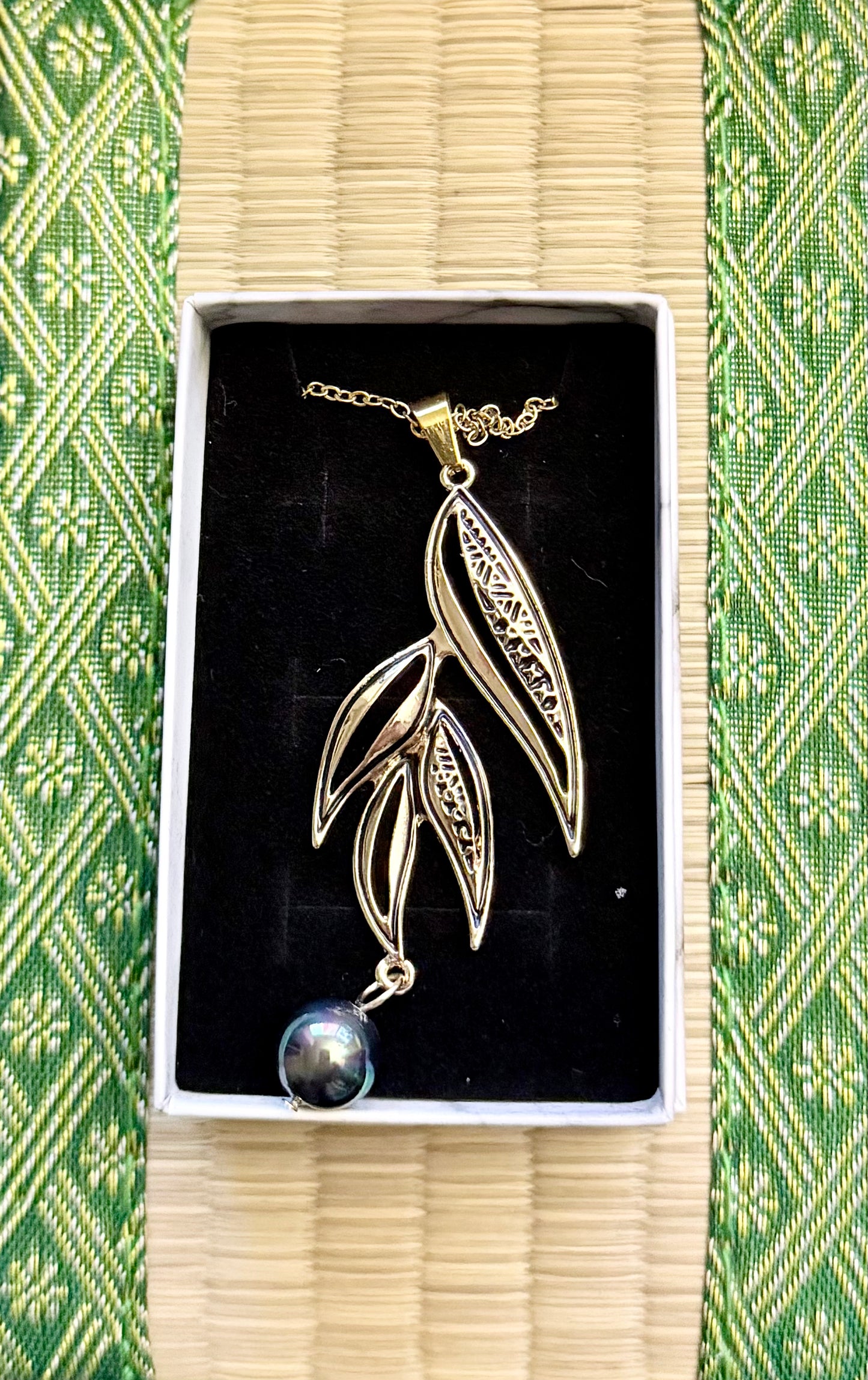 Maori Pearl Leaf Necklace