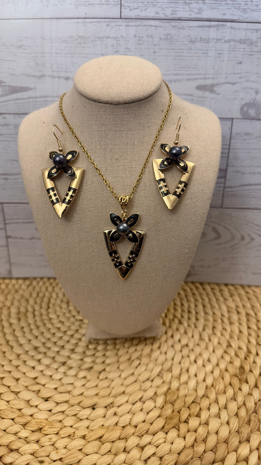 Flower Pearl Triangular Jewelry Set