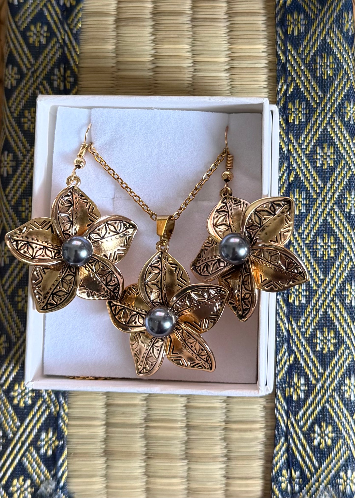 Maori Plumeria Jewelry Set