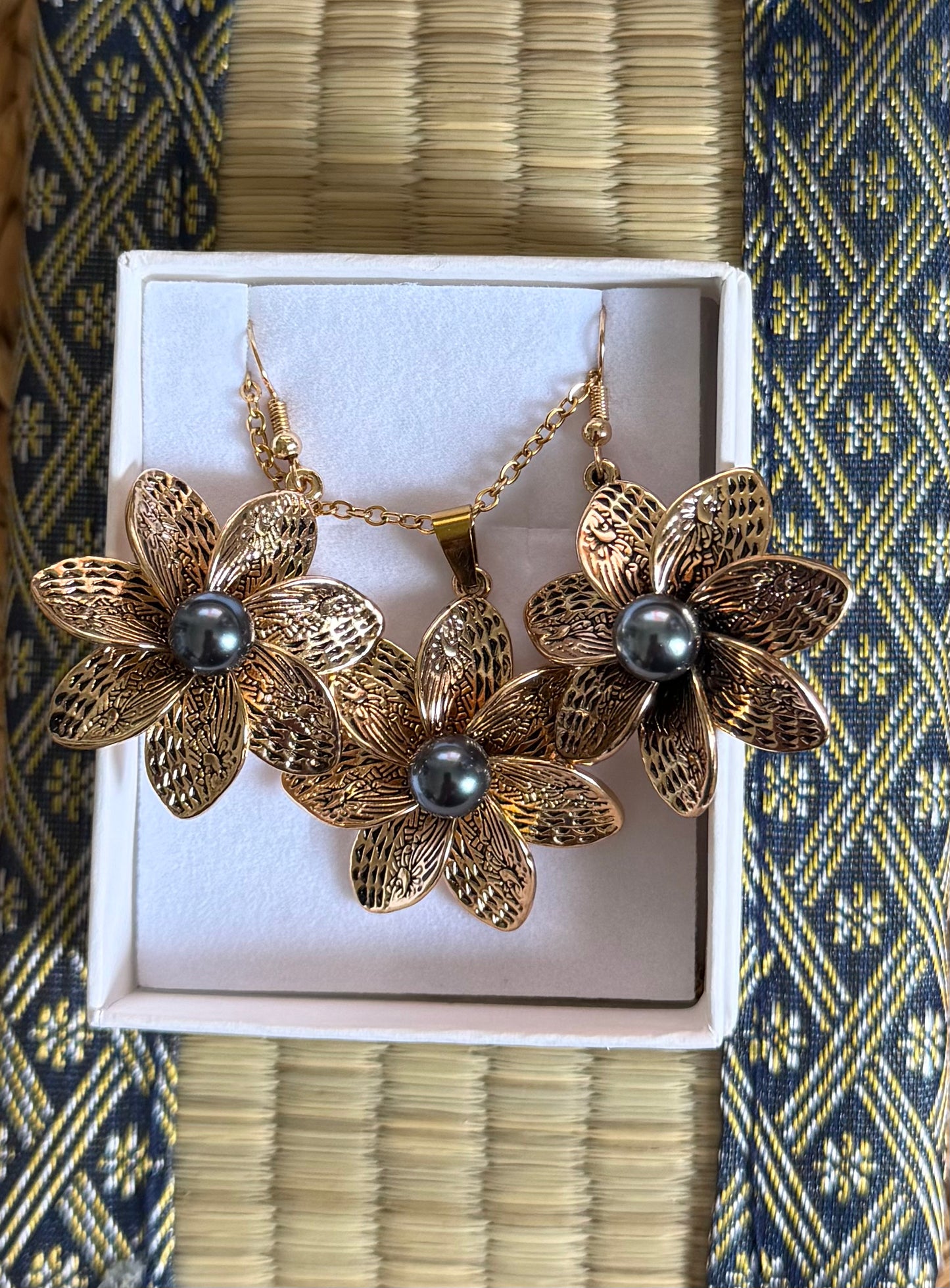 Maori Plumeria Jewelry Set