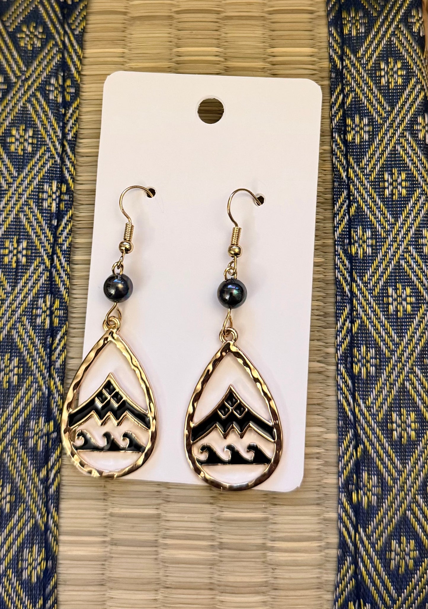 Teardrop Peacock Pearl Wave
