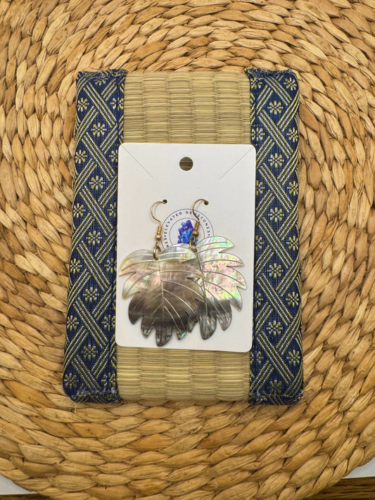 Black Shell Flower Earrings