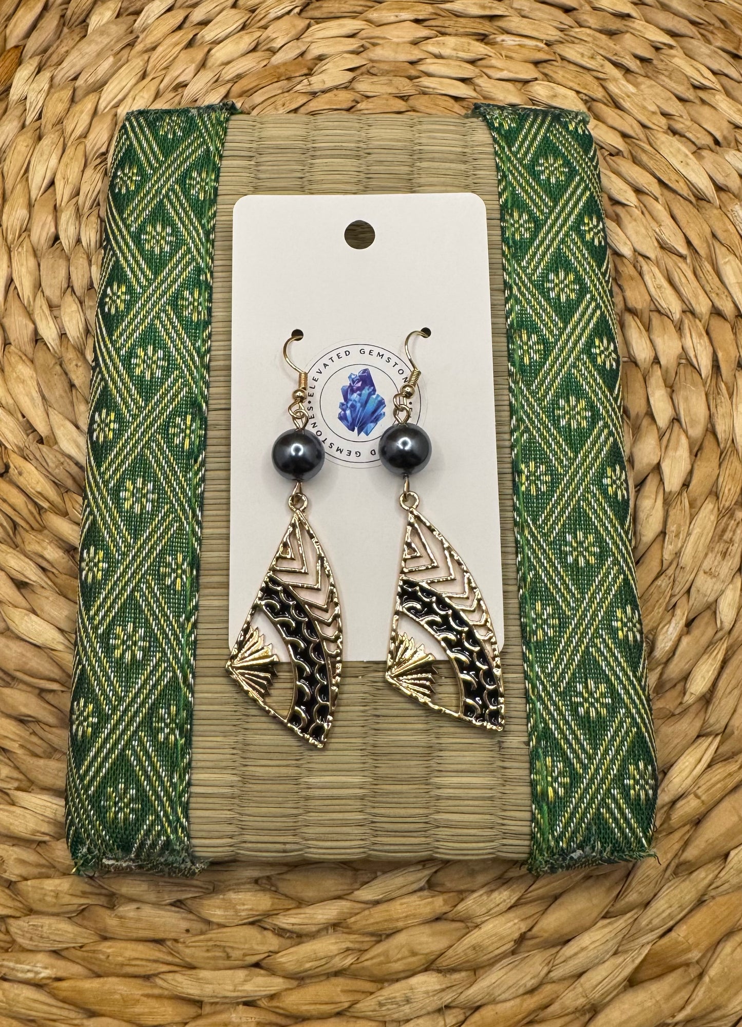 Golden Tone Pearl Earring
